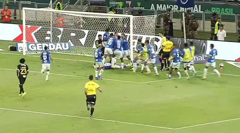 Confusão generalizada entre atletico mineiro x cruzeiro